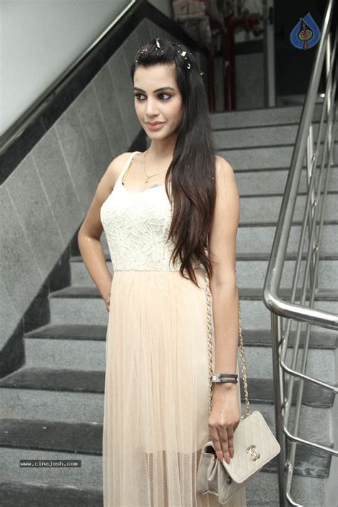 Deeksha Panth Hot Stills Photo 55 Of 57