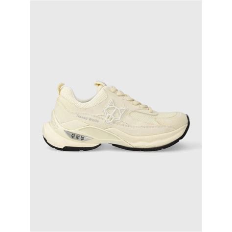 Маратонки Naked Wolfe Super в бежово GLAMI bg