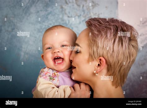 Blonde Mutter Tochter Fotos Und Bildmaterial In Hoher Aufl Sung Alamy