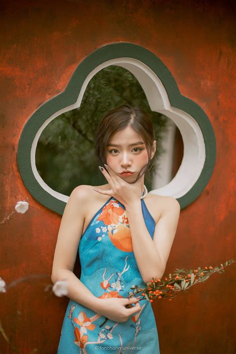 Hot girl ĐH Kinh tế quốc dân khoe vai trần gợi cảm trong bộ ảnh đón xuân Báo Dân trí