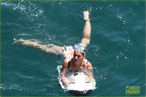 Katy Perry Wears A Striped Bikini At The Beach In Italy Photo Bikini Katy Perry