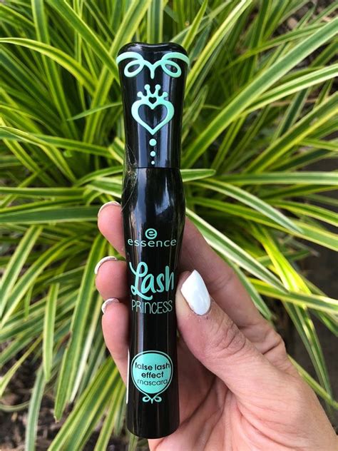 Mascara Essence