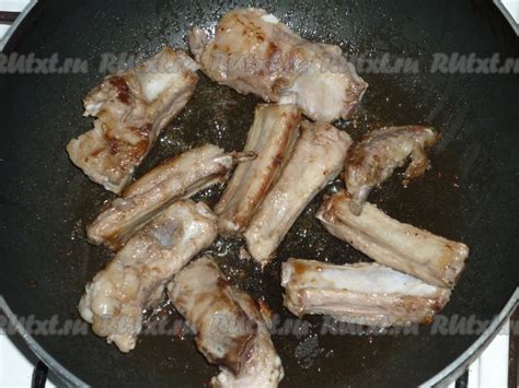 Свиные рёбрышки с картошкой на сковороде: 7 фото в рецепте