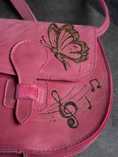 Дамска чанта Цикламена пеперуда