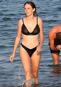 Maya Hawke S Ass Offends In A Thong