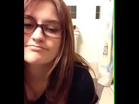 Hottie Fingering Her Pussy XVIDEOS