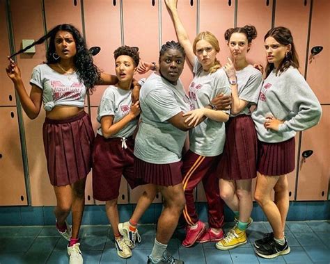 Season 3 Akan Tayang 10 Potret Hangat Pemain Sex Education