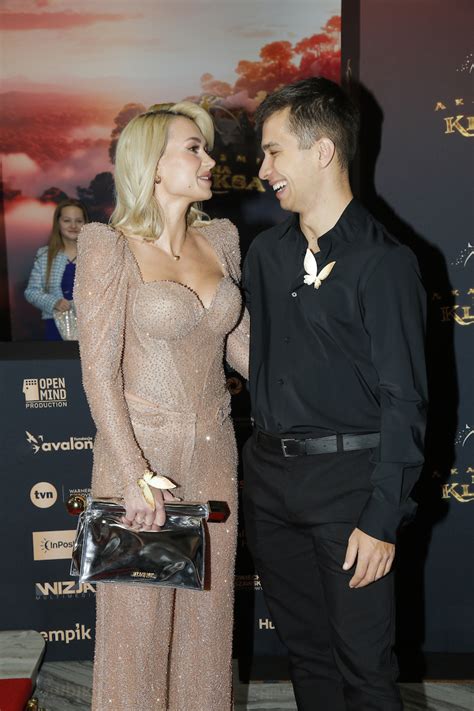 Wersow Pozuje W Sk Pym Bikini Fani Komentuj Cia O Po Ci Y Kozaczek