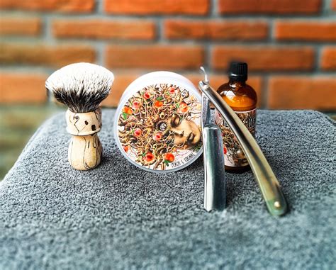 Ariana & Evans: путеводитель по мылу для бритья