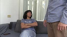 Milf musulmana se sorprende por el tamaño de su polla en su coño XNXX