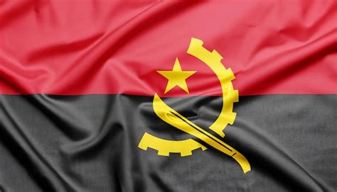 Close up agitando a bandeira de Angola símbolos da bandeira de Angola ...
