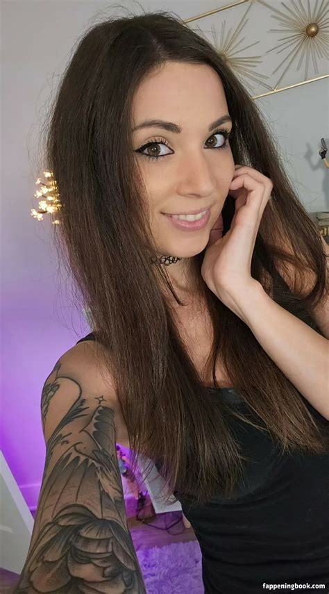 MelonieMac Nude OnlyFans Leaks Fappening FappeningBook