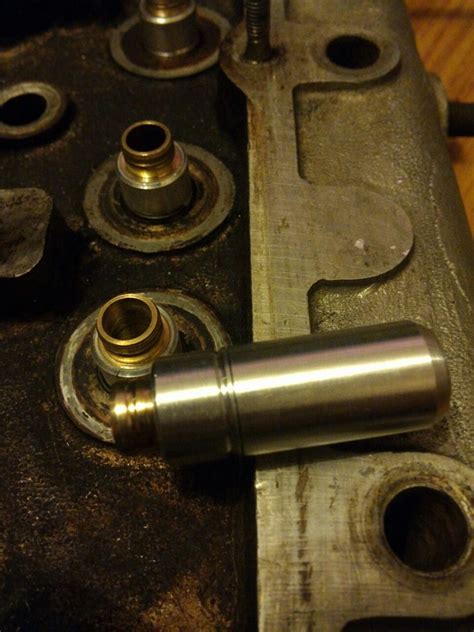 Обслуживание ГБЦ ч.6 — Втулки клапанов — ГАЗ 2410, 2,5 л, 1987 года ...