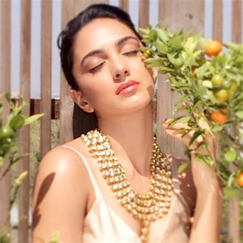 15 Stunning Hot Pictures Of Kiara Advani Who Played Sakshi Dhoni In M S Dhoni The Untold Story
