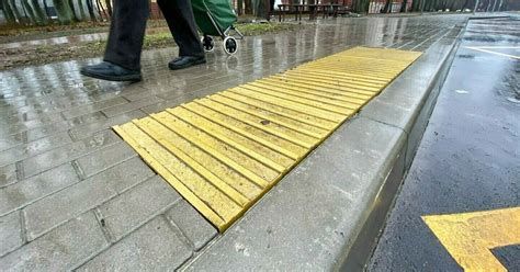 Власти Калининграда хотят поменять материал, из которого делают жёлтую ...