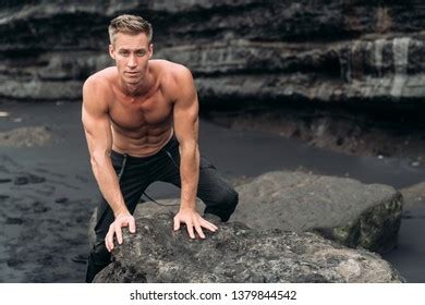 Homme Noir Nu Sex Plage Images Photos Et Images Vectorielles De Stock Shutterstock