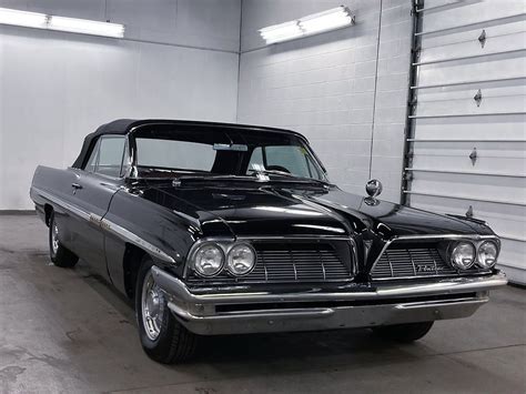 1961 Pontiac Bonneville Basil Classics