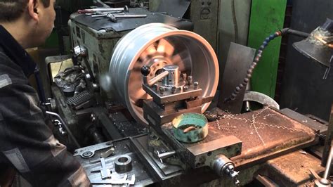 Расточка центрального отверстия диска - YouTube