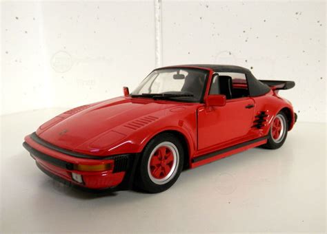 Porsche Turbo Cabrio Flatnose Modellauto Revell In