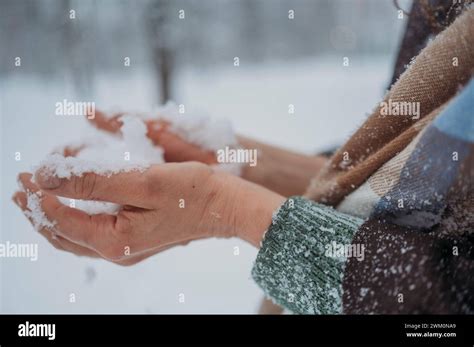 Woman Mature Cupped Hands Hi Res Stock Photography And Images Alamy