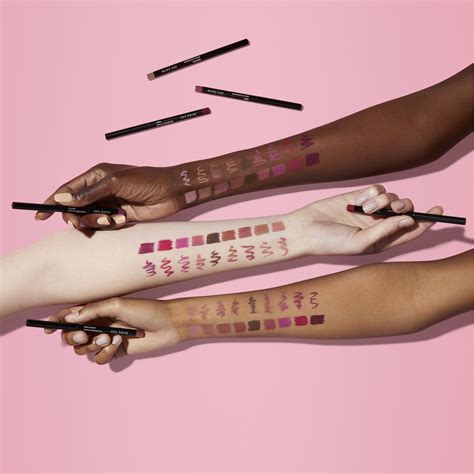 Vandeniui atsparus lūpų kontūro pieštukas Beige Nude Mary Kay