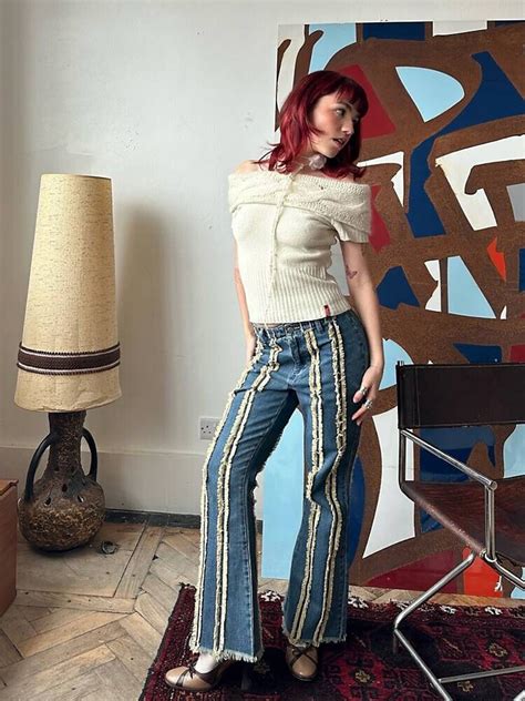 9 Hot Sexy Lara Adkins Bikini Pics