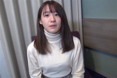 【無修正シロウト動画】白シャツ＆リボン姿のJ系シロウト女子を昼間からハメ撮り！パイパンだからよく見える！最後はゴム中出し！ツインテ 白肌 紺 