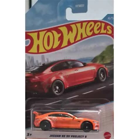 Hot Wheels Sedans De Luxo Jaguar XE SV Project 8 Universo Hot Wheels