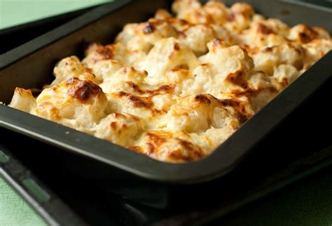 Нежная и вкусная цветная капуста в сметанном соусе с сырной корочкой!