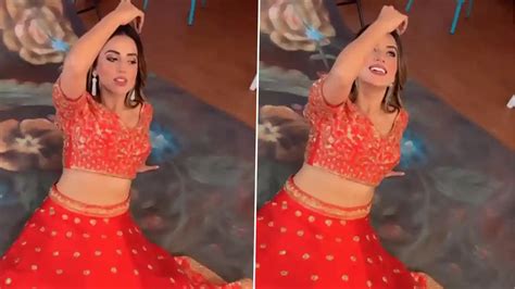 Akshara Singh Hot Photos भजपर एकटरस अकषर सह न लहग म करय हट फटशट दख दस