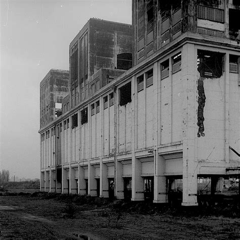 Thomas Deckker Architect: Photographs of the Beckton Gasworks