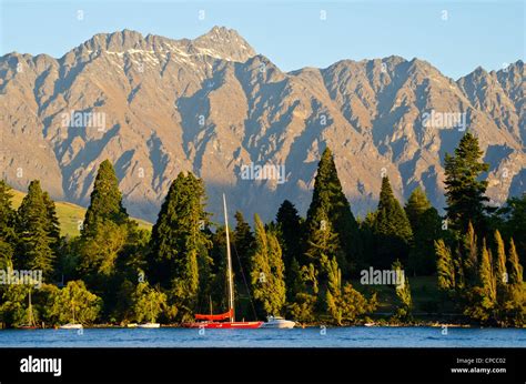 Queenstown Lake Wakatipu Queenstown Bay Hi Res Stock Photography And
