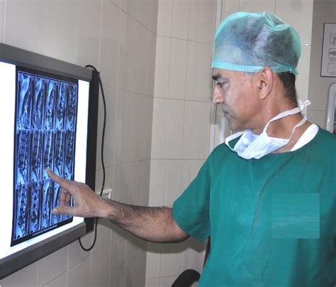 Best Robotic Hip Replacement Surgeon Dr Ashwani Maichand