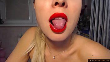 Hot Blonde MILF Webcam Model With Great Ass And Wide Hips XVIDEOS