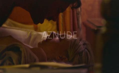 ELLA LILY HYLAND Nude AZNude