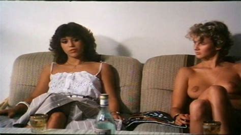 Naked Anne Karna in Heiße Bräute auf der Schulbank