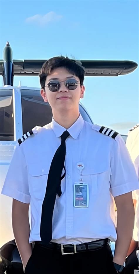 Danh tính chàng cơ phó 2k1 khiến chị em chao đảo sốc nhan sắc hot boy xứng danh anh bạn nhà bên