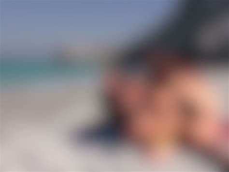 La Milf Pelosa Alexandra Wett Viene Scopata A Una Calda Festa In Spiaggia In Una Gangbang