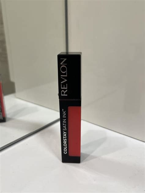 Помада revlon — цена 150 грн в каталоге Помада для губ Купить товары ...
