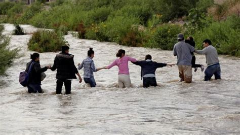 La Contaminación En El Río Bravo Por Donde Al Año Cruzan Miles De Migrantes A Eeuu Pone En