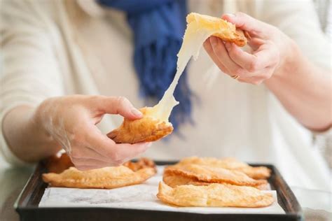 Aprende a preparar unas fáciles y deliciosas empanadas de roquefort