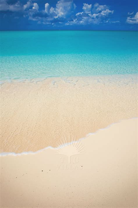 Luxurious vacation rentals on world-famous ↝ Grace Bay Beach | Turks