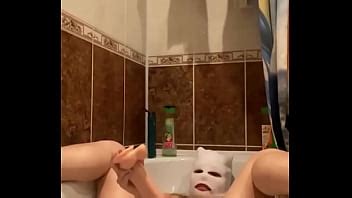 Mujer De Tetas Grandes Se Masturba Con Un Dildo Gigante Y Mascara XNXX