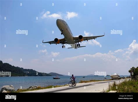 Short Runway Hi Res Stock Photography And Images Alamy