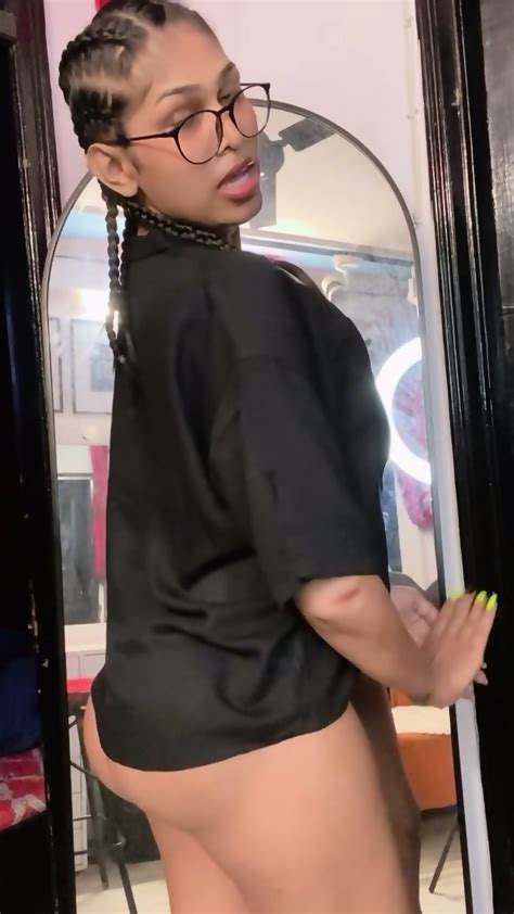 Instagram Transgender Sexy Big Ass Model Mounip