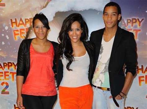 Photos Amel Bent Une Rare Sortie En Famille En L Honneur D Un