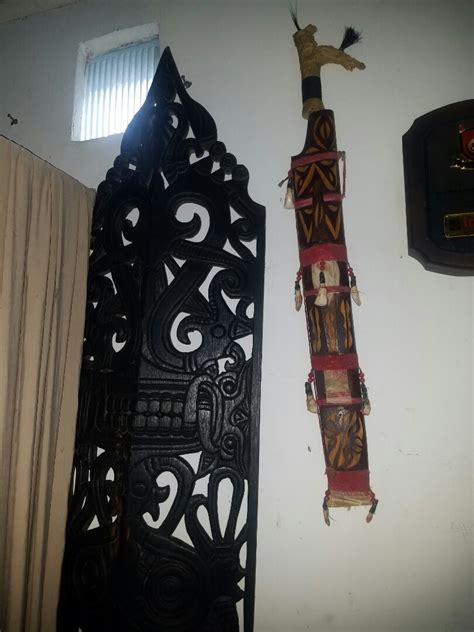 Tameng Dan Mandau Asli Dayak Antik Pajangan Di Carousell