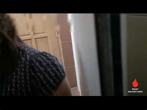 Pinay se folla al CR público de Park XVIDEOS