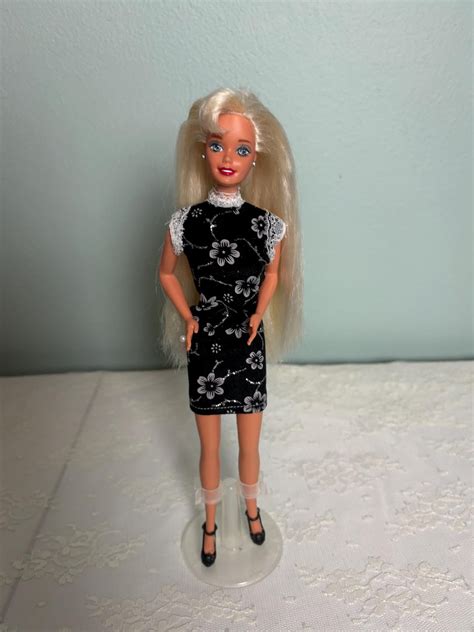Mattel Barbie Platinum Blonde Hair Blue Eyes Knees Bend Twist N Turn Body Etsy