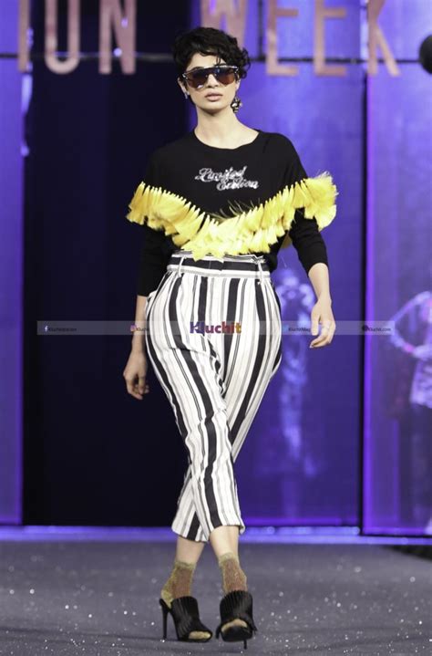 8 Hot Sexy Saheefa Jabbar Khattak Bikini Pics